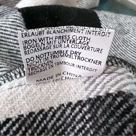 Black & White Buffalo Plaid Shacket Size S - Picture 16 of 16